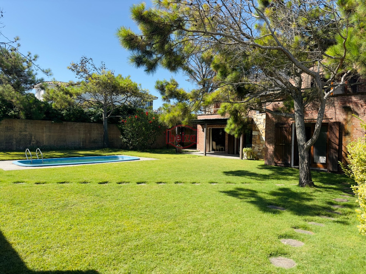 Casa ID.166094 - Casa de 4 dormitorios en venta en Punta del Este