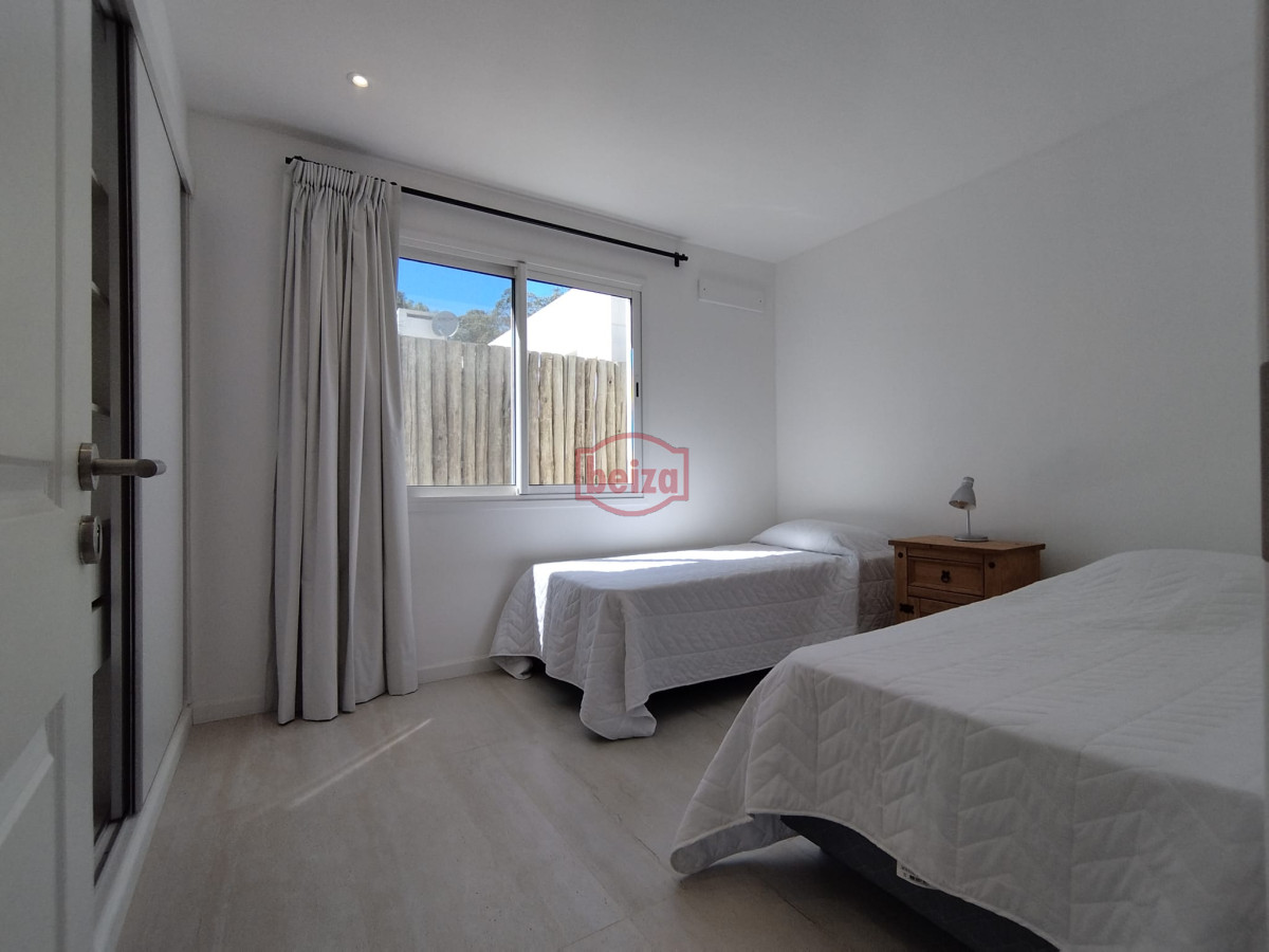 Casa ID.167275/Venta-de-Casa-de-4-dormitorios-en-La-Barra,-Punta-del-Este. - Alquiler y venta de casa de 3 dormitorios en La Barra