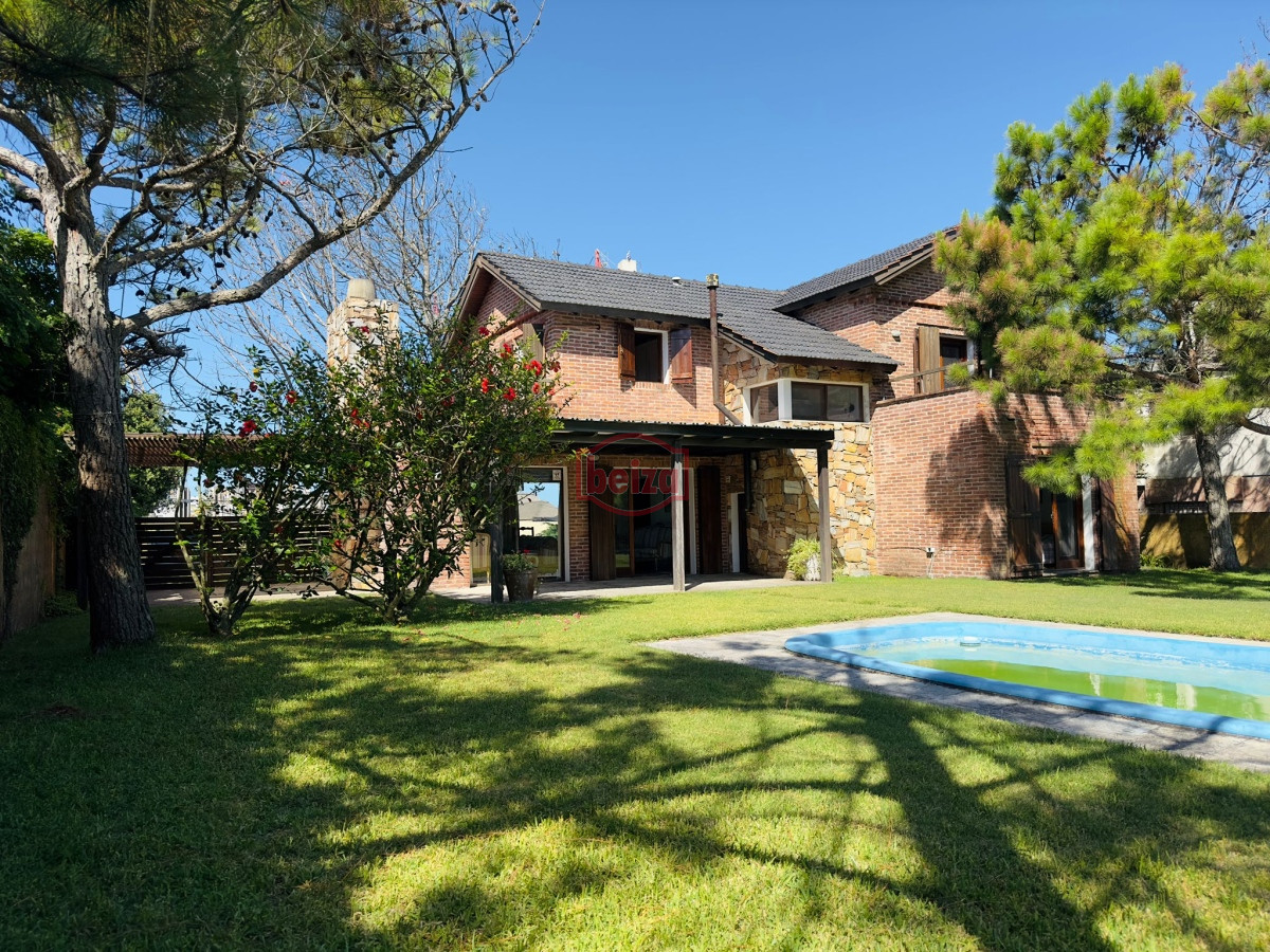 Casa ID.166094 - Casa de 4 dormitorios en venta en Punta del Este