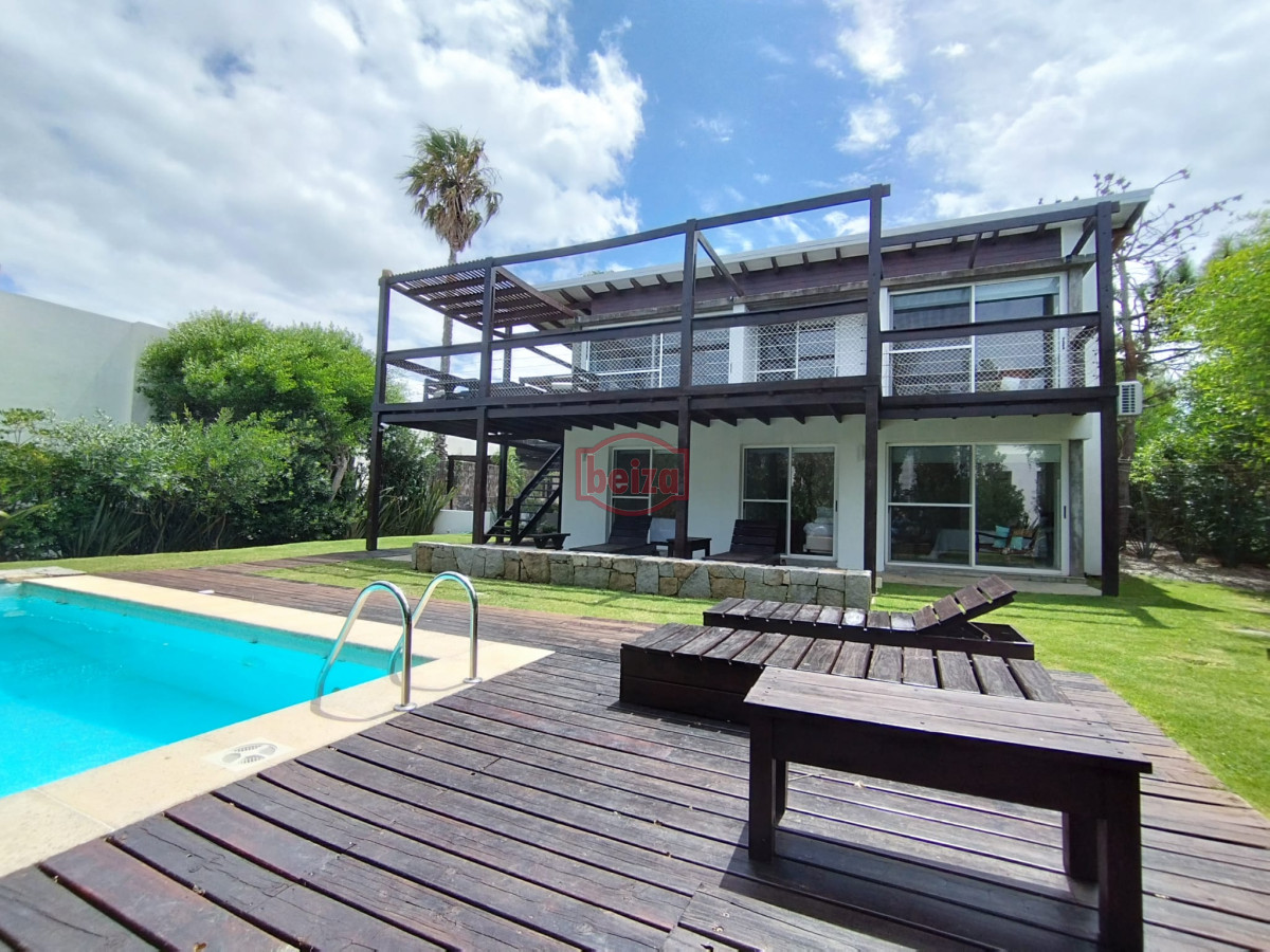 Casa ID.166178/Venta.-Playa-Mansa.-3-Dormitorios.-Excelente-calidad-constructiva. - Casa en Venta, Manantiales, Maldonado.