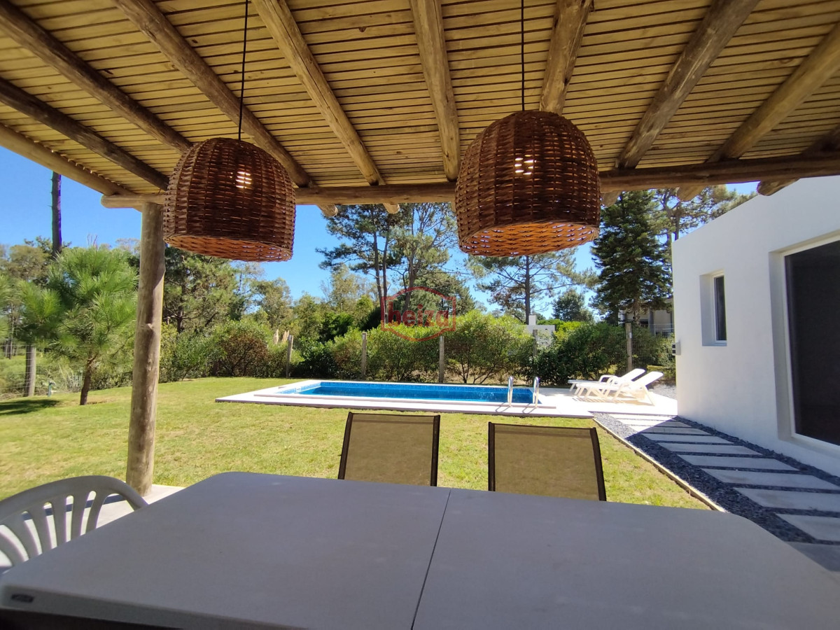Casa ID.167275/Venta-de-Casa-de-4-dormitorios-en-La-Barra,-Punta-del-Este. - Alquiler y venta de casa de 3 dormitorios en La Barra