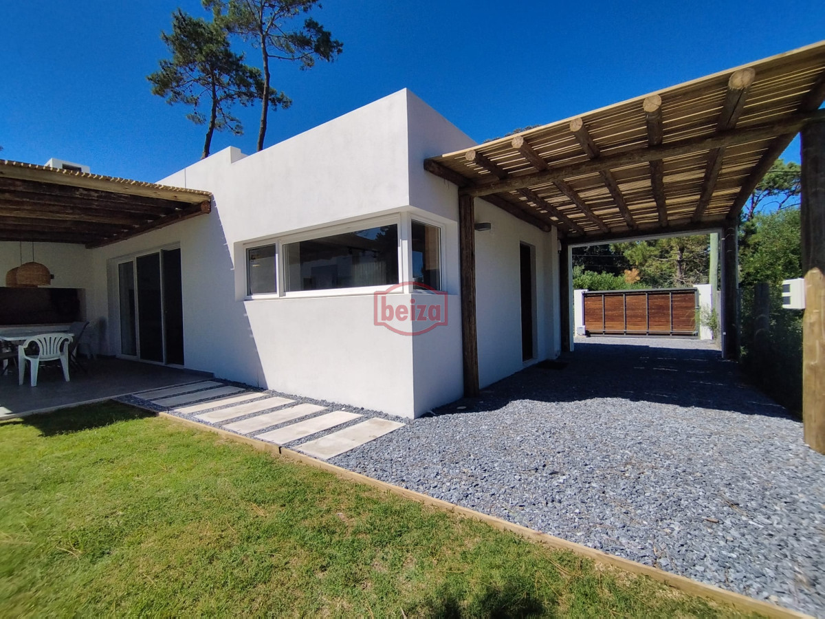Casa ID.167275/Venta-de-Casa-de-4-dormitorios-en-La-Barra,-Punta-del-Este. - Alquiler y venta de casa de 3 dormitorios en La Barra