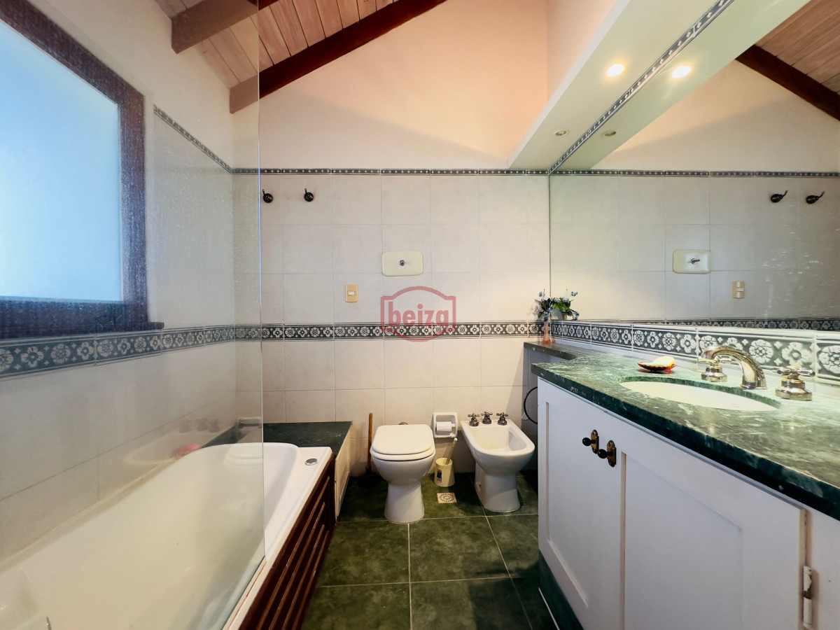Casa ID.166094 - Casa de 4 dormitorios en venta en Punta del Este
