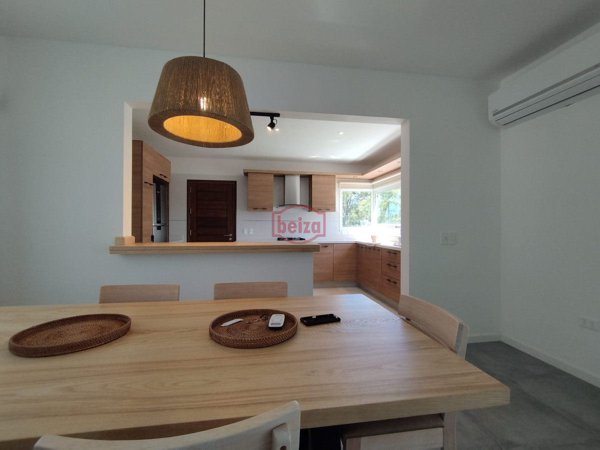 Casa ID.167275/Venta-de-Casa-de-4-dormitorios-en-La-Barra,-Punta-del-Este. - Alquiler y venta de casa de 3 dormitorios en La Barra