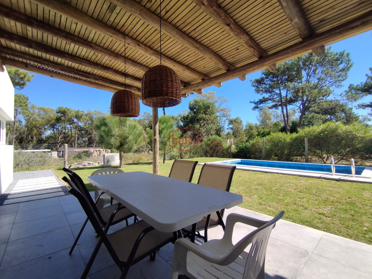Casa ID.167275/Venta-de-Casa-de-4-dormitorios-en-La-Barra,-Punta-del-Este. - Alquiler y venta de casa de 3 dormitorios en La Barra