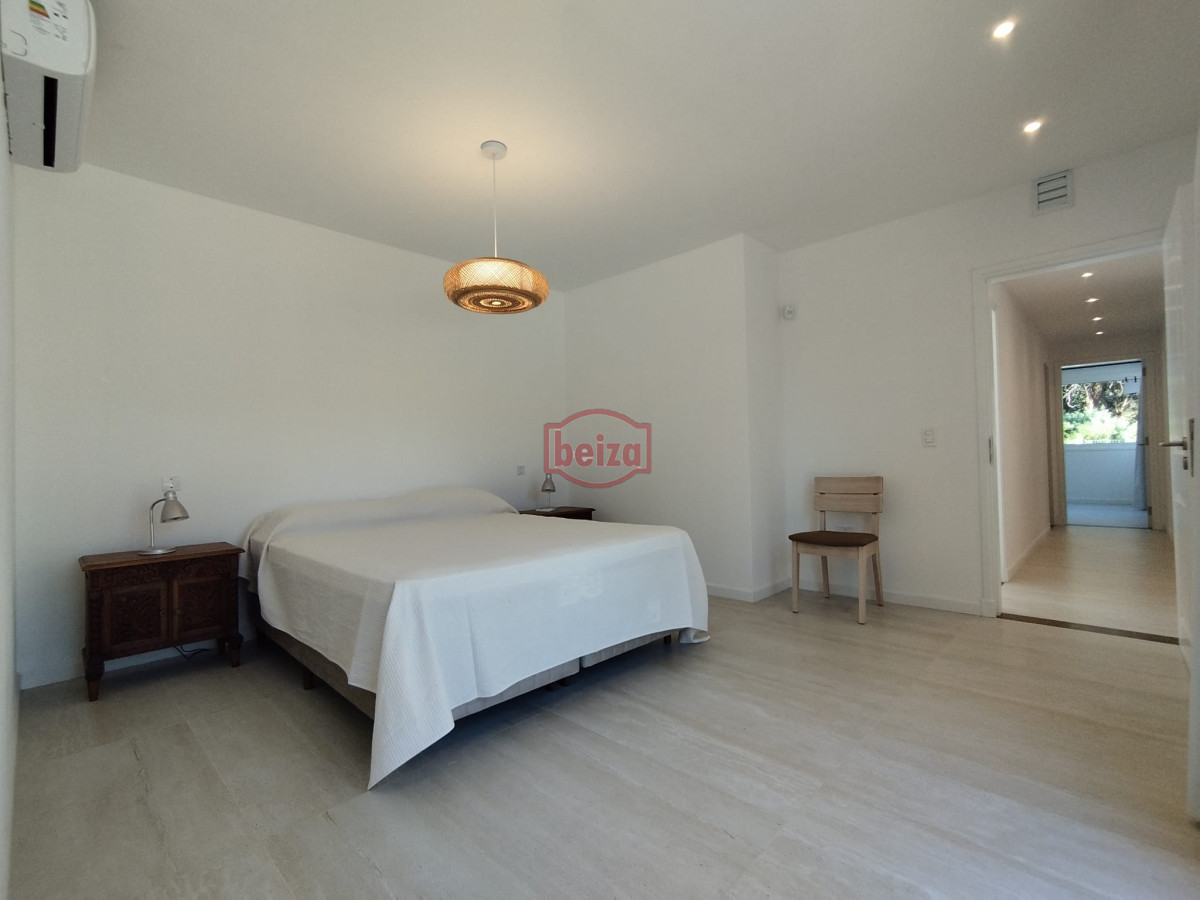 Casa ID.167275/Venta-de-Casa-de-4-dormitorios-en-La-Barra,-Punta-del-Este. - Alquiler y venta de casa de 3 dormitorios en La Barra