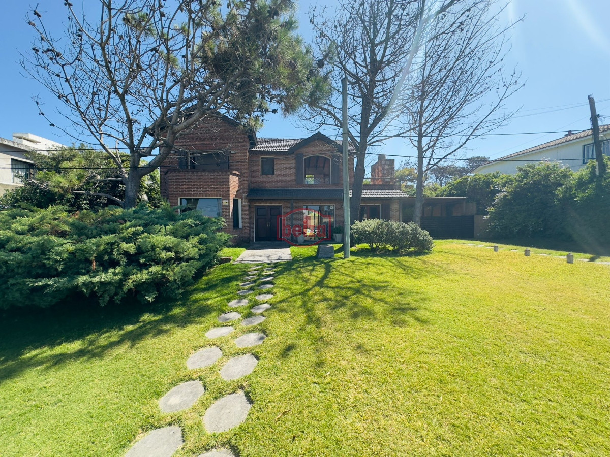 Casa ID.166094 - Casa de 4 dormitorios en venta en Punta del Este