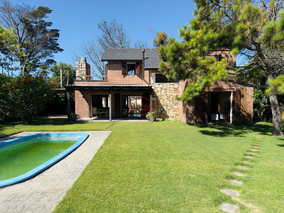 Casa ID.166094 - Casa de 4 dormitorios en venta en Punta del Este