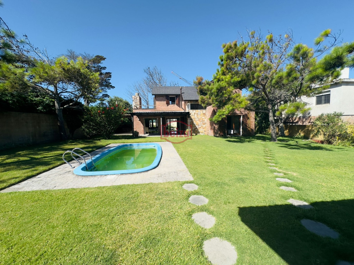 Casa ID.166094 - Casa de 4 dormitorios en venta en Punta del Este