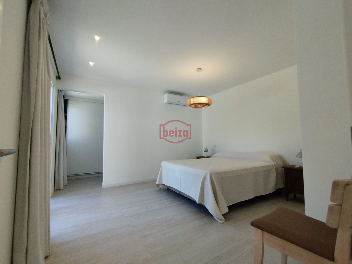 Casa ID.167275/Venta-de-Casa-de-4-dormitorios-en-La-Barra,-Punta-del-Este. - Alquiler y venta de casa de 3 dormitorios en La Barra