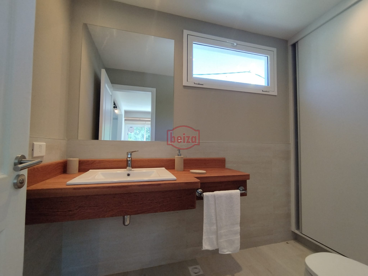 Casa ID.167275/Venta-de-Casa-de-4-dormitorios-en-La-Barra,-Punta-del-Este. - Alquiler y venta de casa de 3 dormitorios en La Barra