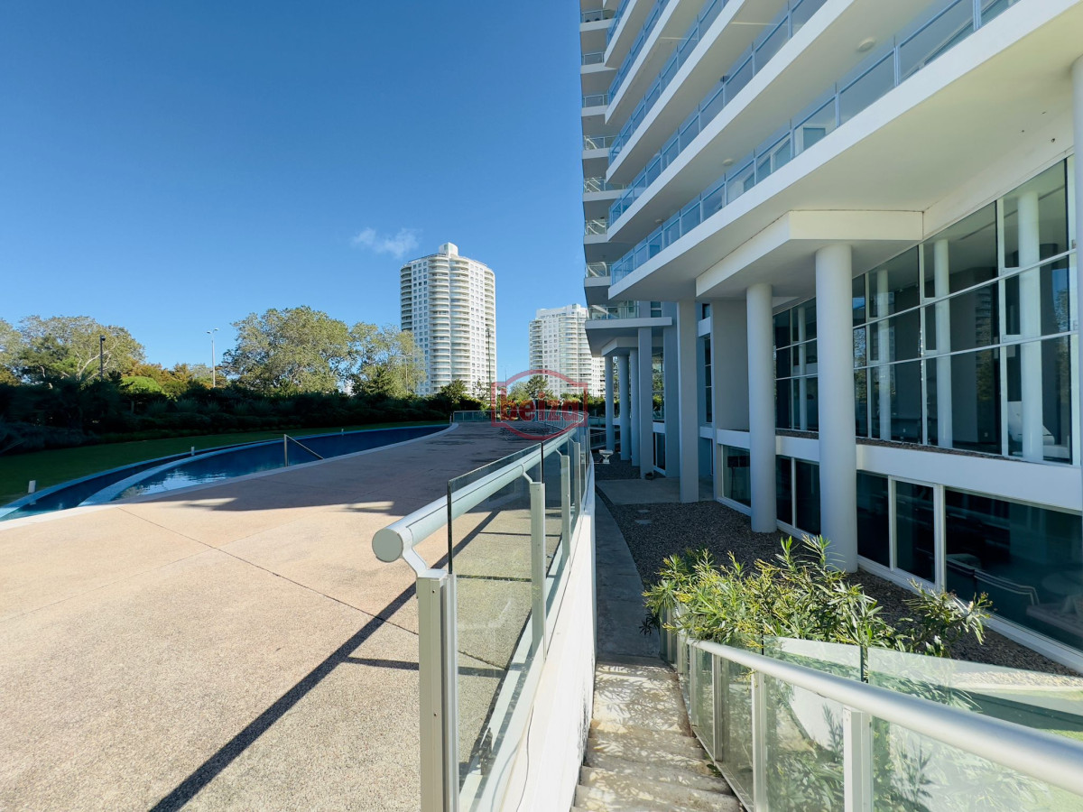Apartamento ID.166245/Vende-excelente-departamento-3-dormitorios-en-Tunquelen-,-Playa-Mansa,-Punta-del-este - Penthouse en VENTA, 3 dormitorios en suite + Dependencia, vista 180°.