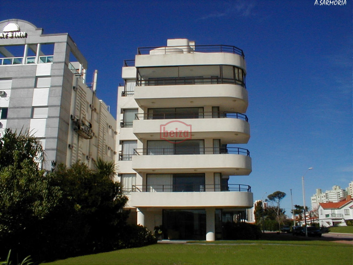 Apartamento ID.167012/Hermoso-apartamento-de-2-dormitorios-y-2-baños - Apartamento en venta, 3 dormitorios, vista al mar, primera linea, playa mansa.
