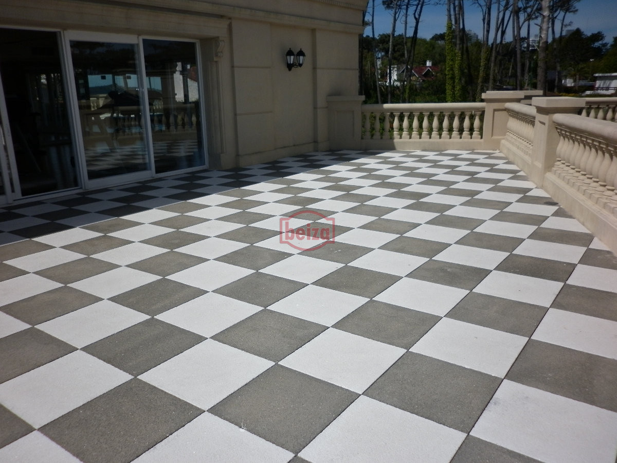 Apartamento ID.167285/Excelente-apartamento-en-primera-linea-de-playa-mansa - Apartamento en venta de 3 dormitorios y dependencia en Punta del Este