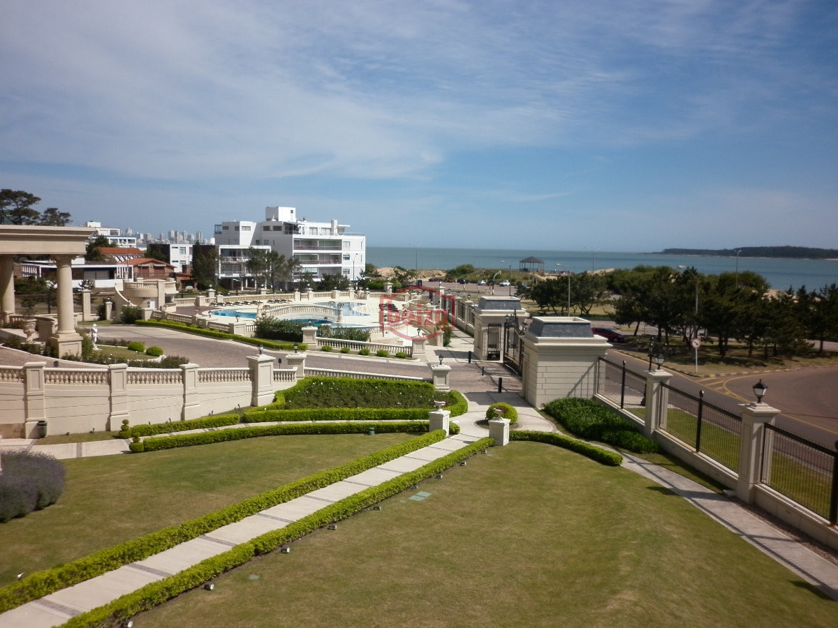 Apartamento ID.167285/Excelente-apartamento-en-primera-linea-de-playa-mansa - Apartamento en venta de 3 dormitorios y dependencia en Punta del Este