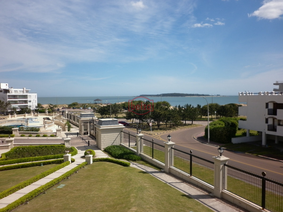 Apartamento ID.167285/Excelente-apartamento-en-primera-linea-de-playa-mansa - Apartamento en venta de 3 dormitorios y dependencia en Punta del Este
