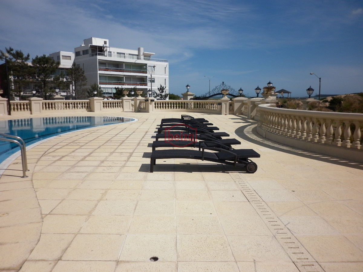 Apartamento ID.167285/Excelente-apartamento-en-primera-linea-de-playa-mansa - Apartamento en venta de 3 dormitorios y dependencia en Punta del Este