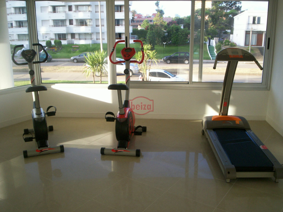 Apartamento ID.166993/Hermoso-Apartamento-de-un-dormitorio-en-la-Peninsula - Alquiler de apartamento de 3 dormitorios en Punta del Este.-