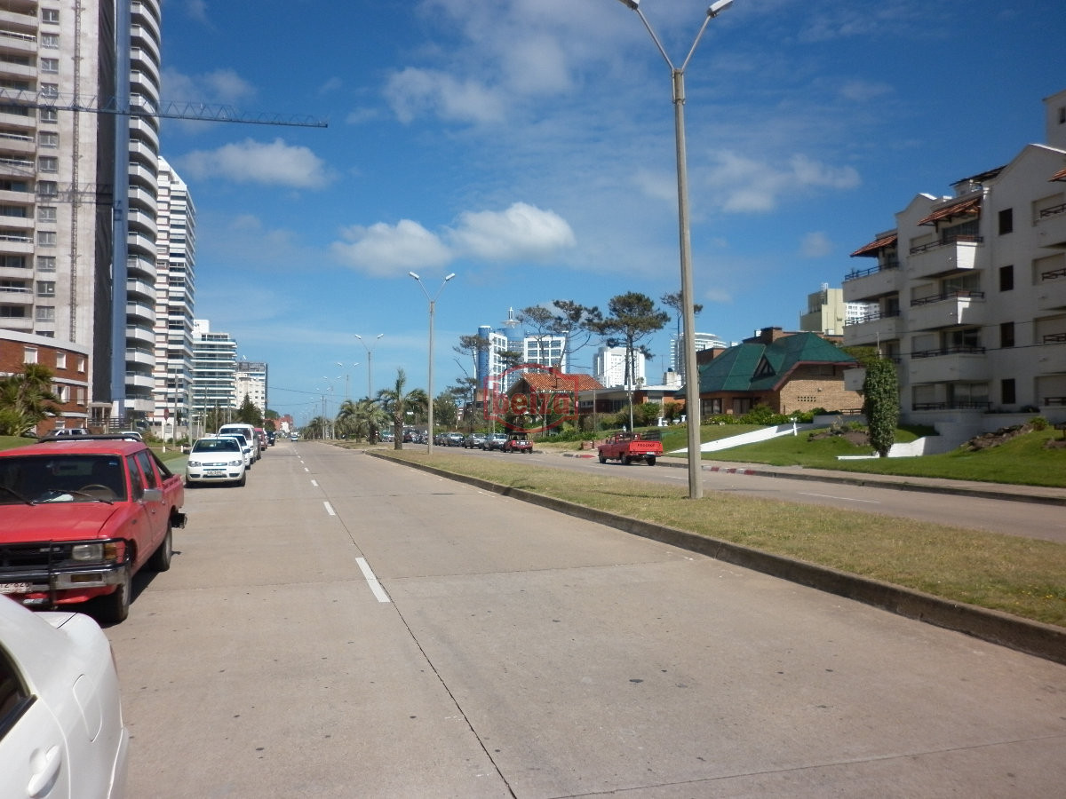 Apartamento ID.166993/Hermoso-Apartamento-de-un-dormitorio-en-la-Peninsula - Alquiler de apartamento de 3 dormitorios en Punta del Este.-