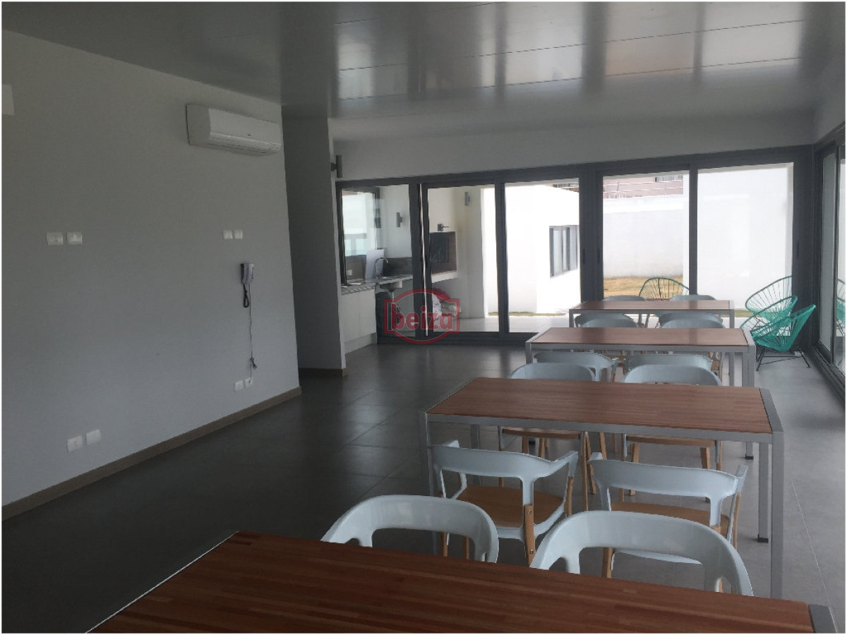 Apartamento ID.166914/ - Alquiler de apartamento de un dormitorio y medio en Punta del Este