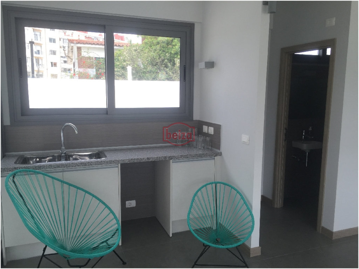 Apartamento ID.166914/ - Alquiler de apartamento de un dormitorio y medio en Punta del Este