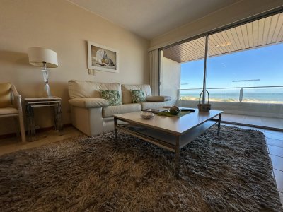 Apartamento de 2 dormitorios en alquiler y venta en Punta del Este