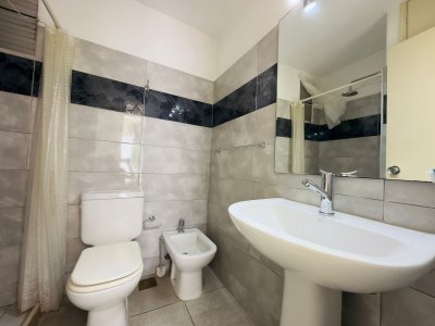  Apartamento en venta, 1 dormitorio, peninsula con garage Punta del este. - MCH10929A