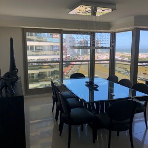 Venta y alquiler de apartamento, primera linea de la brava.