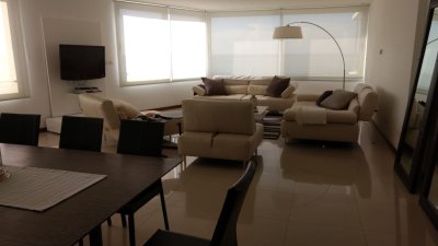 Alquiler y venta de excepcional departamento en Punta del Este