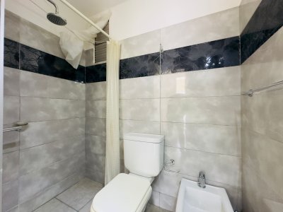  Apartamento en venta, 1 dormitorio, peninsula con garage Punta del este. - MCH10929A