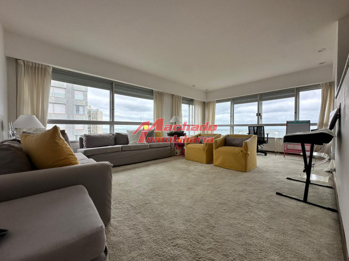 Apartamento de dos dormitorios en venta en Punta del Este - MCH2578A