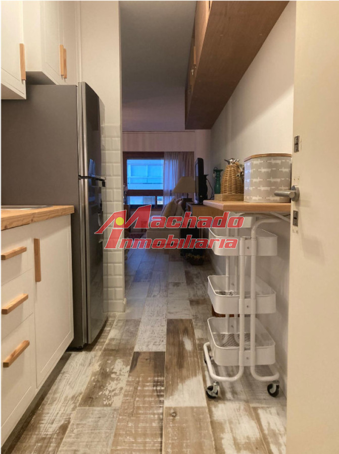 Apartamento reciclado en Primera linea de playa mansa - MCH13047A