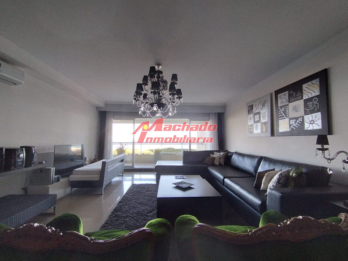  Alquiler y venta de apartamento frente a playa brava