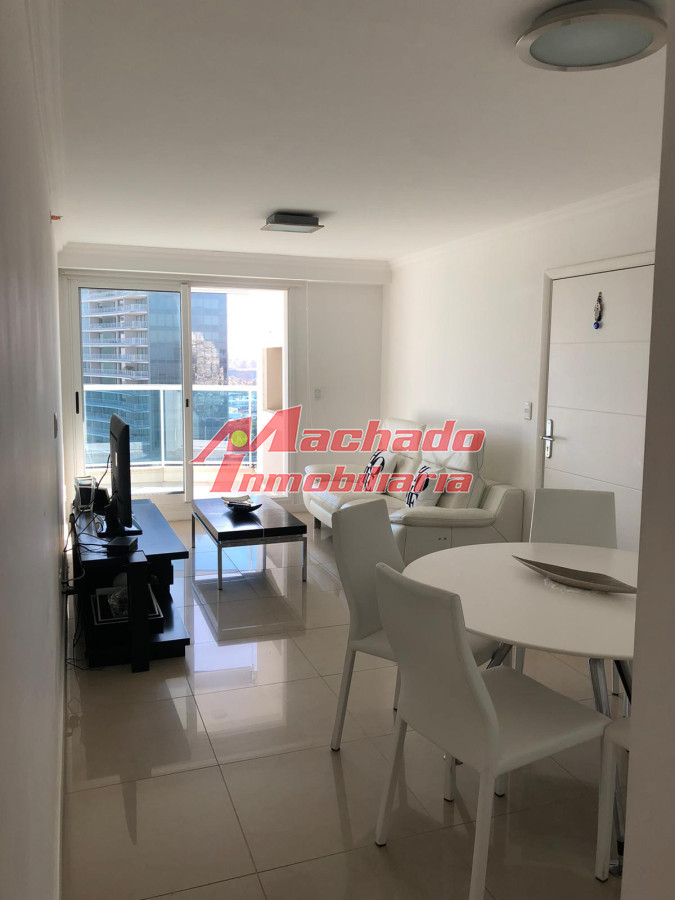 Alquiler y  venta apartamento de dos dormitorios en Punta del Este