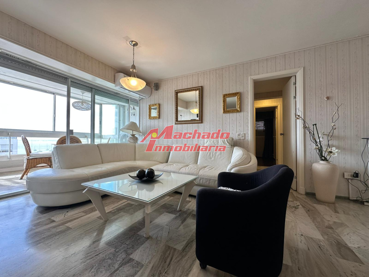 Apartamento de 3 dormitorios en venta y alquiler en Punta del Este - MCH13499A