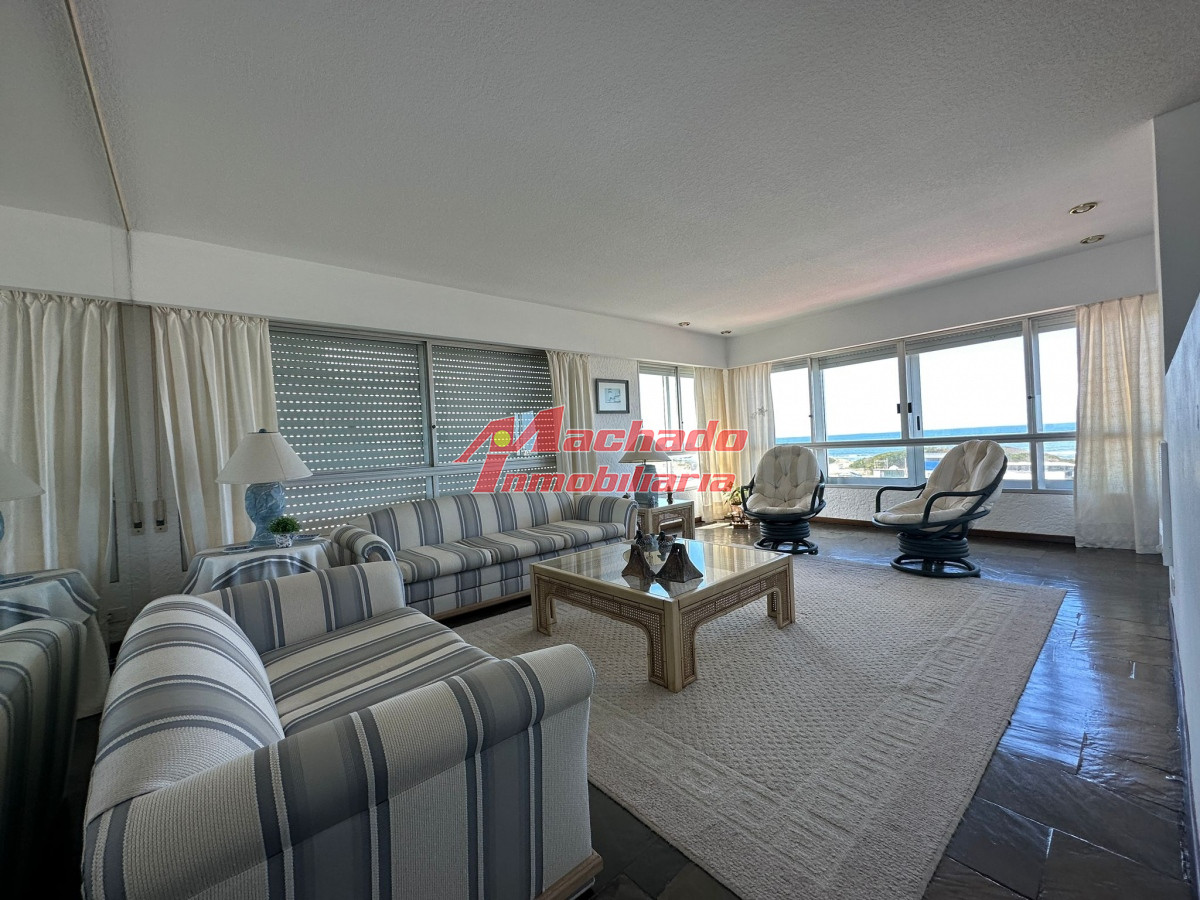 Apartamento de dos dormitorios en venta y alquiler  frente a playa brava - MCH10340A