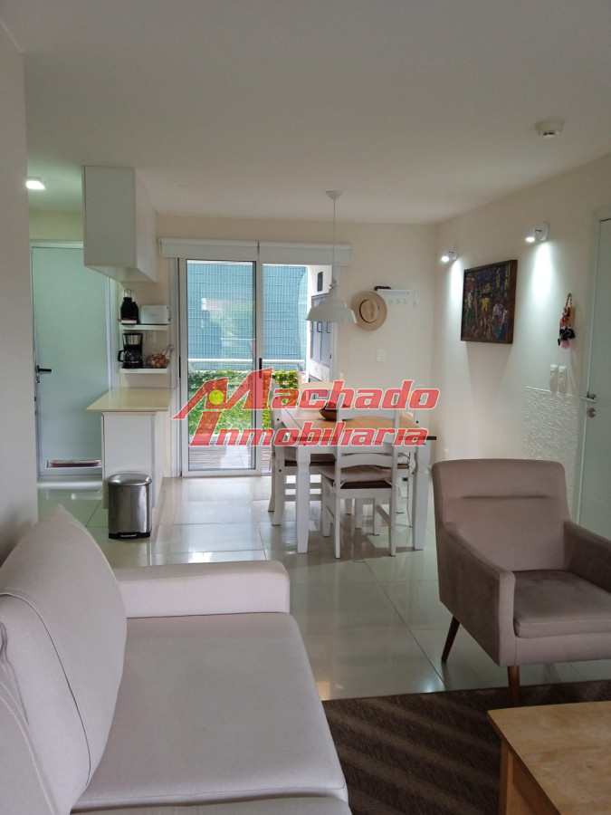 Apartamento de 2 dormitorios con Parrillero en Punta del Este - MCH5274A