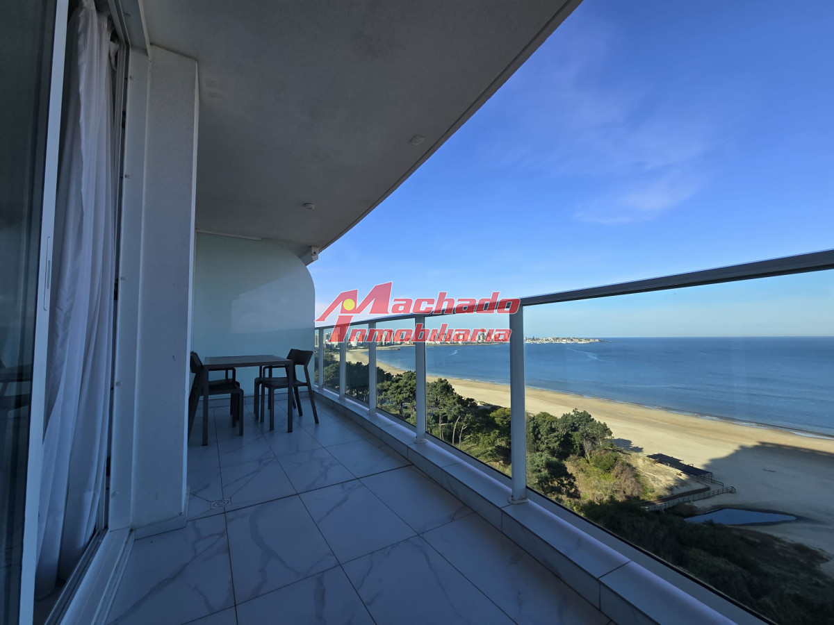 Apartamento en venta y alquiler de 3 dormitorios en Playa Mansa - MCH11896A