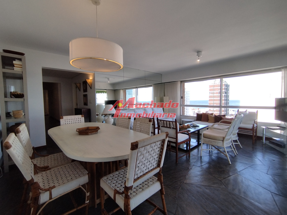 Apartamento de 3 dormitorios en venta y en alquiler en Punta del Este - MCH13259A