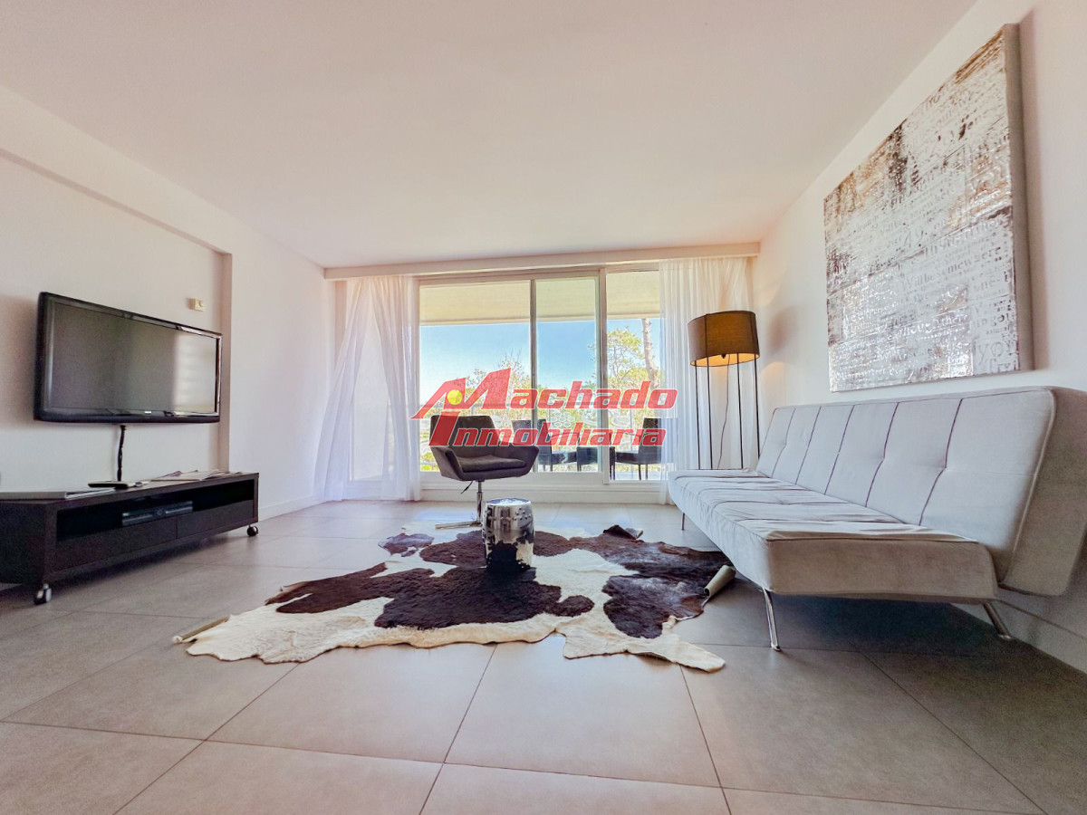 Venta de apartamento de dos dormitorios en Punta del Este - MCH11766A