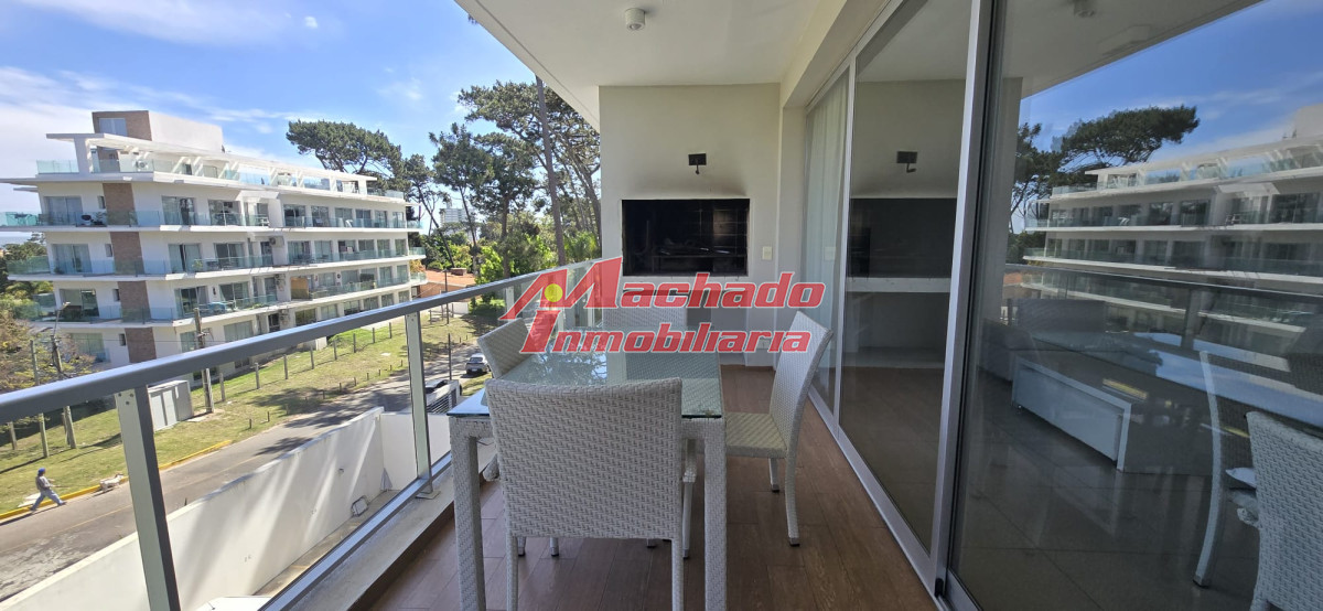 Apartamento de dos dormitorios en venta en Punta del Este - MCH13503A