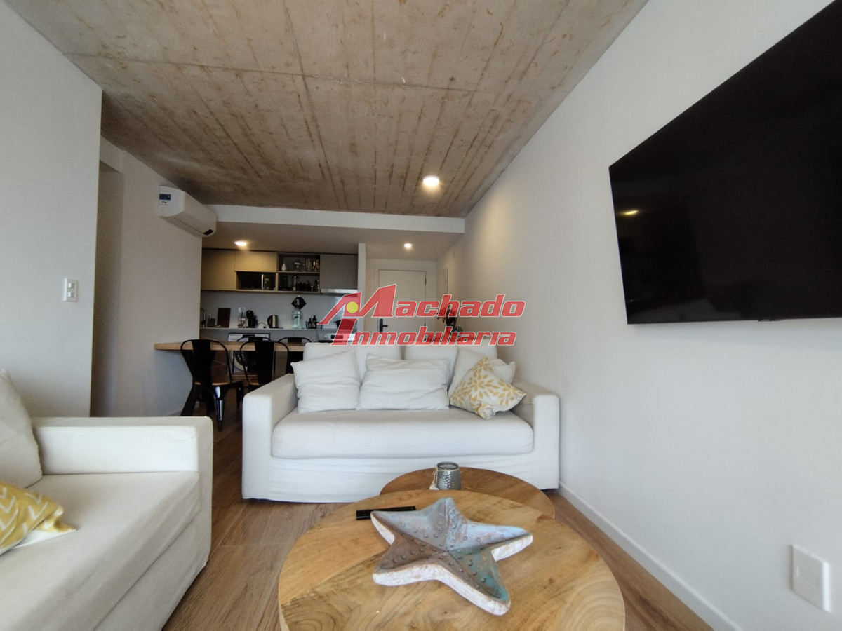 venta de apartamento con balcon en playa mansa - GoPunta - Portal Inmobiliario de Punta del Este - Maldonado