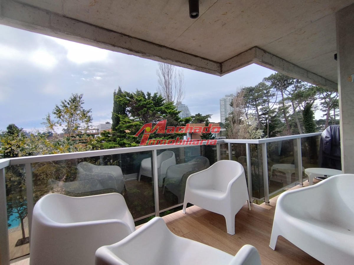 venta de apartamento con balcon en playa mansa - GoPunta - Portal Inmobiliario de Punta del Este - Maldonado