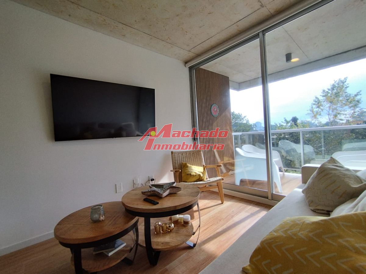 venta de apartamento con balcon en playa mansa - GoPunta - Portal Inmobiliario de Punta del Este - Maldonado