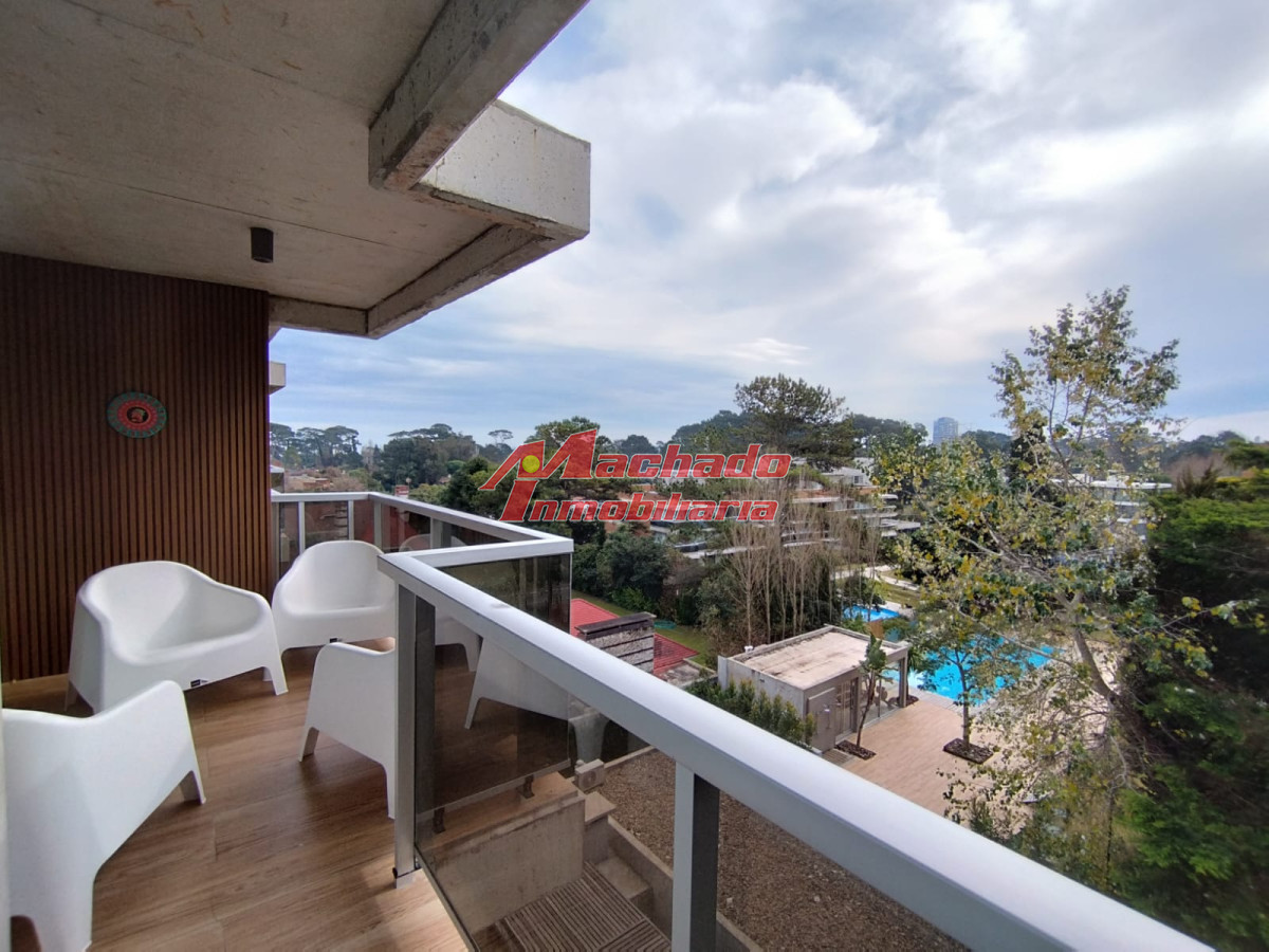 venta de apartamento con balcon en playa mansa - GoPunta - Portal Inmobiliario de Punta del Este - Maldonado