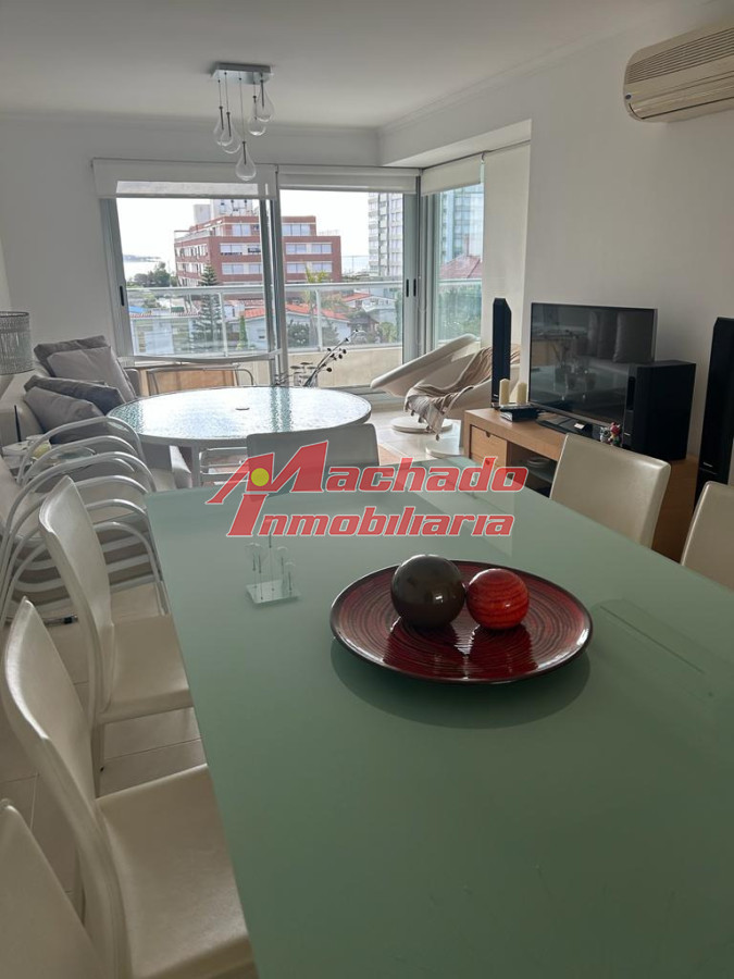 Apartamento de 2 dormitorios en Playa Mansa en venta - MCH13884A