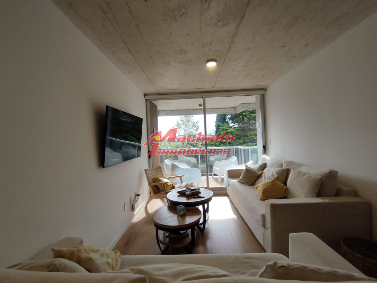 venta de apartamento con balcon en playa mansa - GoPunta - Portal Inmobiliario de Punta del Este - Maldonado