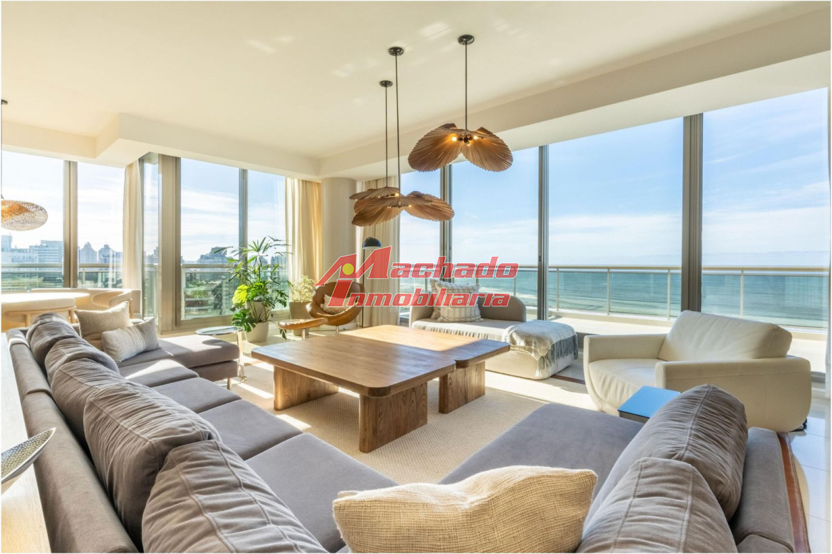 Apartamento de 5 dormitorios en venta en Punta del Este.- - MCH13676A