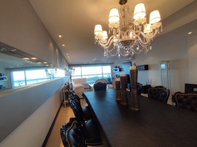  Venta y alquiler de apartamento frente a playa brava