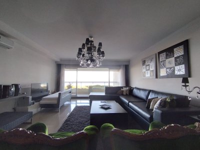  Alquiler y venta de apartamento frente a playa brava